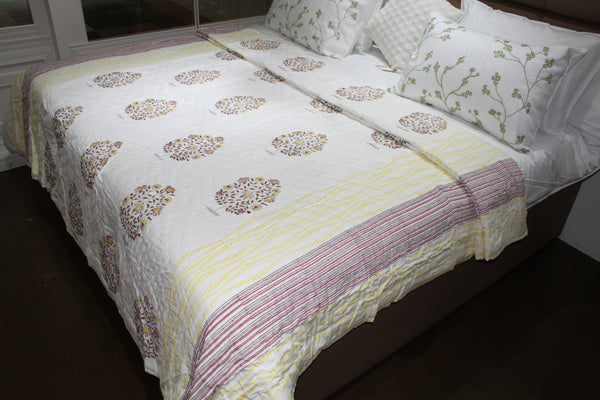 Yellow Rays Floral Double Quilt