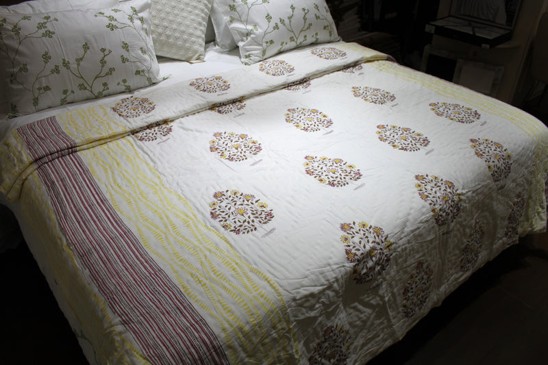 Yellow Rays Floral Double Quilt