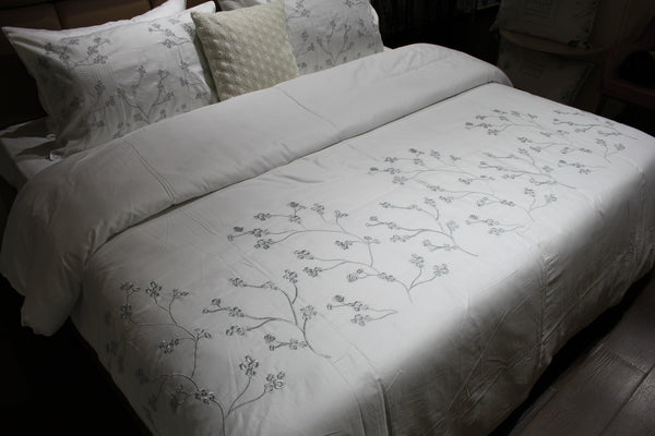 260 X 240 cms. Embroidered Duvet Cover Set of 5 D2
