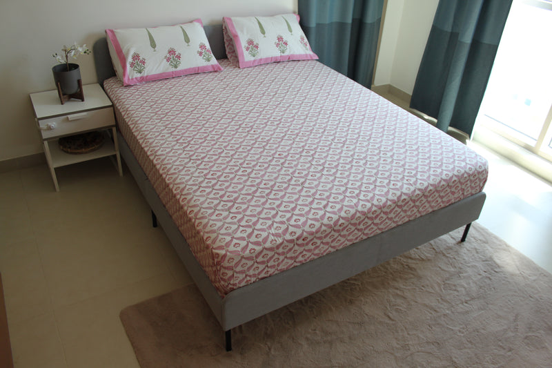 Pink Feathers Pure Cotton Super King-Size Bedsheet
