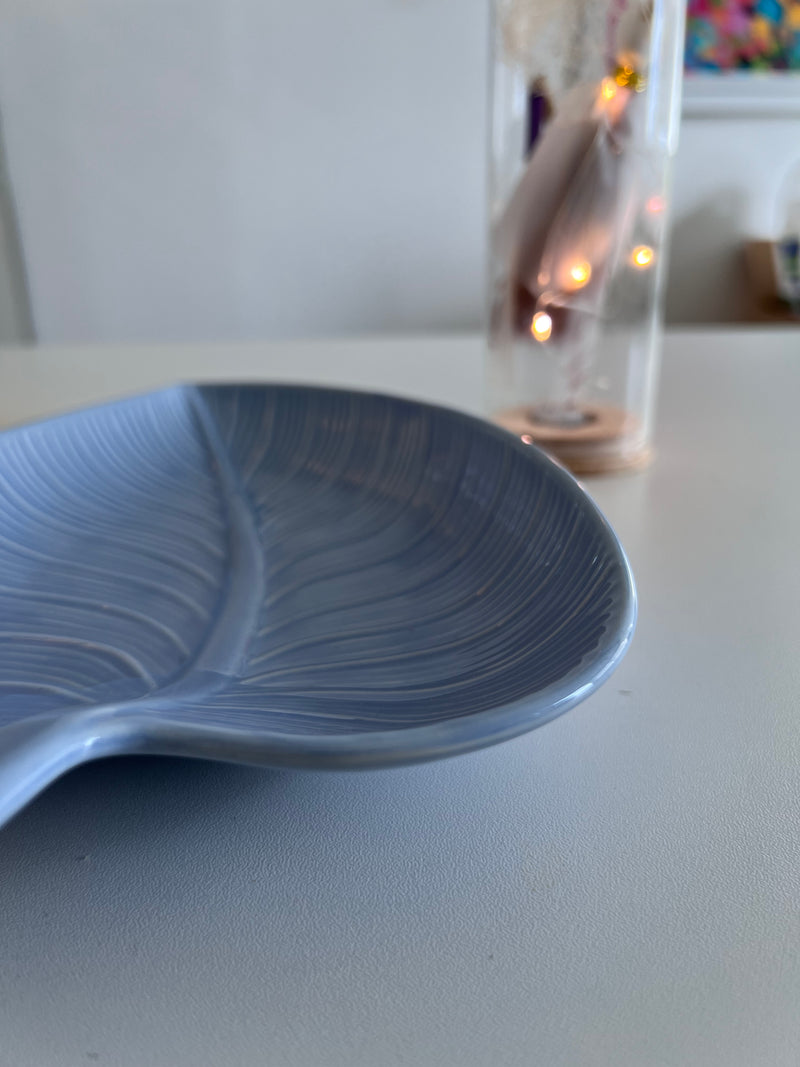 Light-blue leaf design pottery